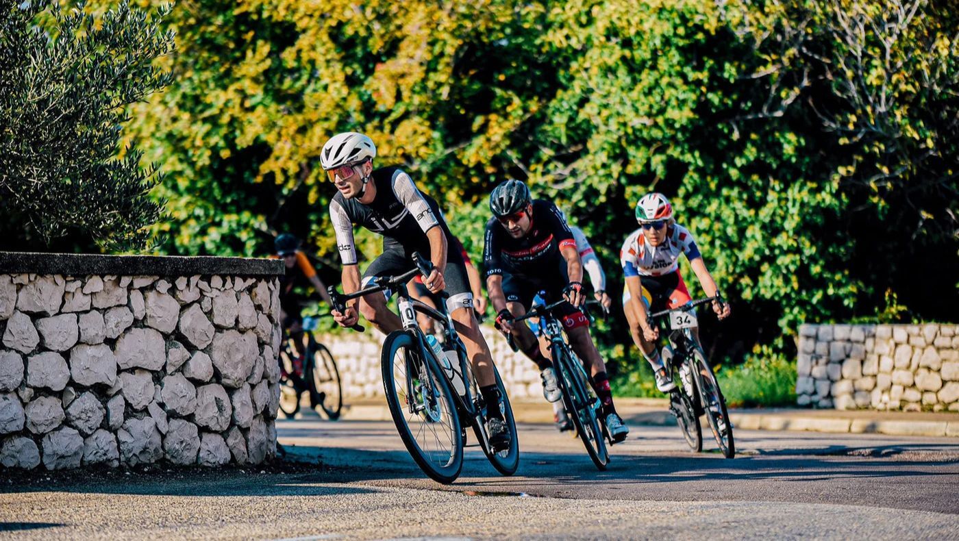 Spreminjanje povprečne hitrosti na dirkah skozi čas