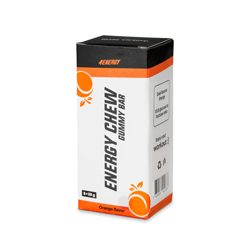4Energy Energy Chew Box - 6 x 30g okus pomaranče, nagnjena škatla z dvema gumijastima ploščicama in rezino pomaranče na belem ozadju.